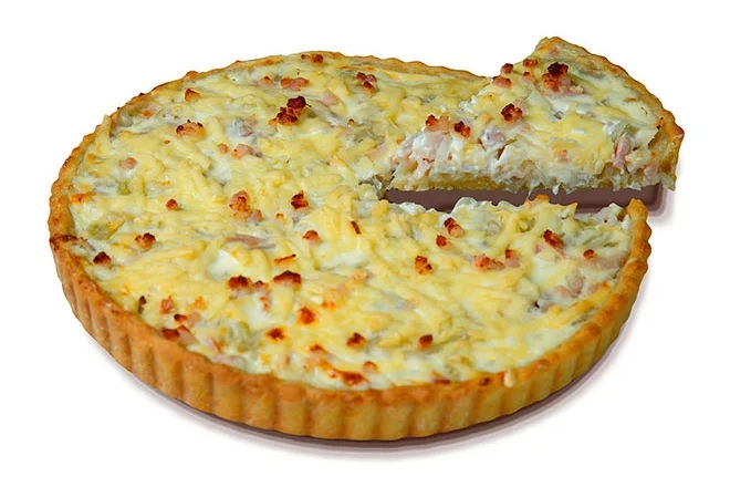 Немецкий цвибелькухен (луковый пирог с копчёным салом)