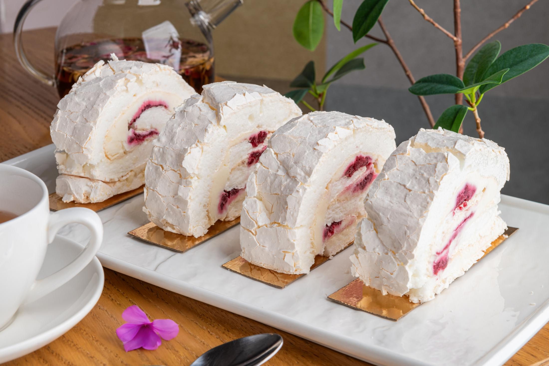 Меренговый рулет Малина