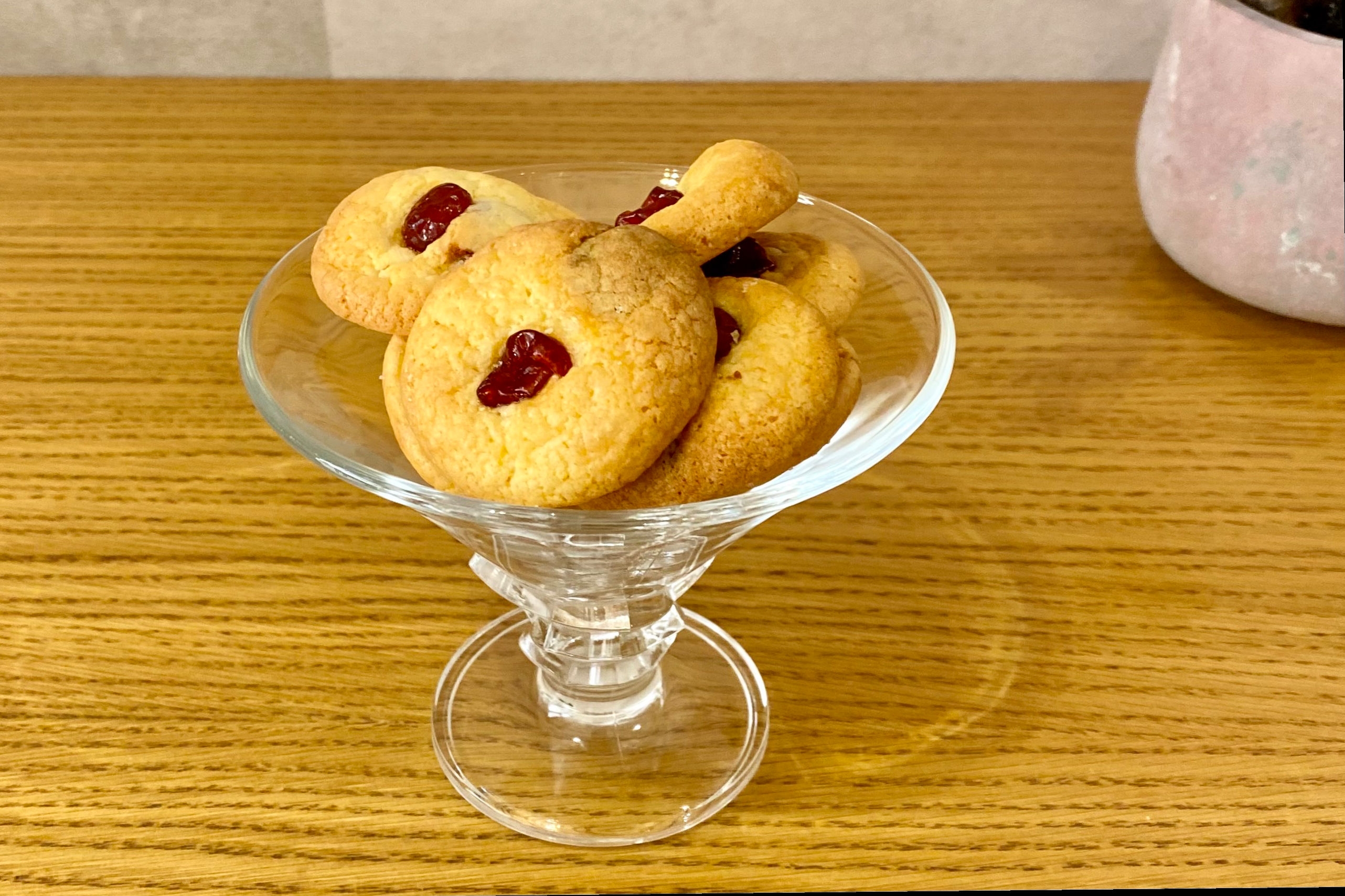 Печенье творожное с вишней 