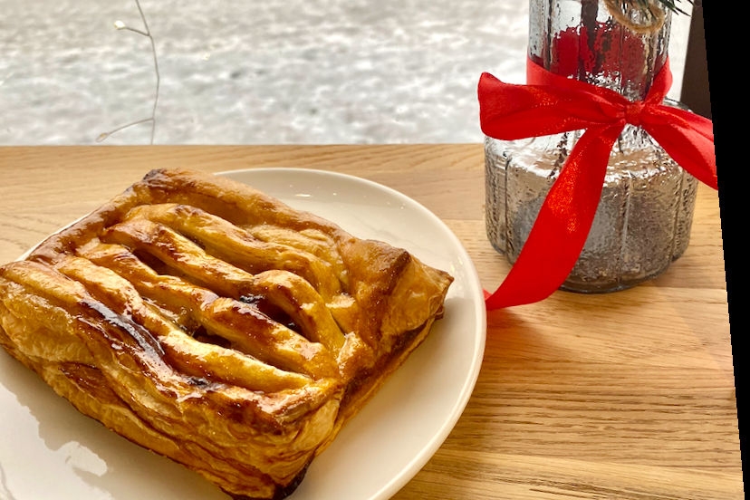 Слойка с яблоком 